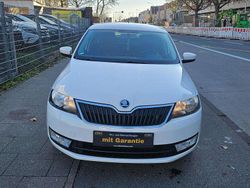Weiß Gebraucht 2014 Skoda Rapid Ambition Limousine | 7.999 € (Fairer Preis)