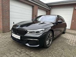 Black sapphire metallic Gebraucht 2018 BMW M760 Limousine | 59.250 € (Guter Preis)