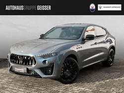 Blau Gebraucht 2023 Maserati Levante SUV | 99.999 €