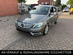 Grau Gebraucht 2012 Mercedes B200 Van / Kleinbus | 6.250 € (Fairer Preis)