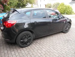 Schwarz Gebraucht 2013 Opel Astra Color Edition Limousine | 6.100 € (Superpreis)