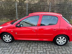 Rot Gebraucht 2012 Peugeot 206+ Kleinwagen | 1.999 €