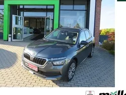 Grau (quarzgrau metallic) Gebraucht 2021 Skoda Kamiq Clever SUV | 22.490 € (Fairer Preis)
