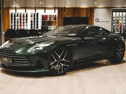 Grün Gebraucht 2024 Aston Martin DB12 Coupé | 243.950 € (Fairer Preis)