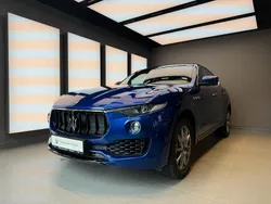 Blau Gebraucht 2017 Maserati Levante SUV | 36.663 € (Etwas zu teuer)