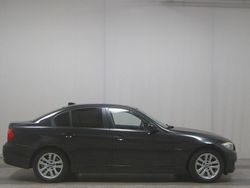 Black sapphire metallic Gebraucht 2010 BMW 320 Comfort Edition Limousine | 4.690 € (Guter Preis)