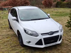 Weiß Gebraucht 2012 Ford Focus Limousine | 9.000 €