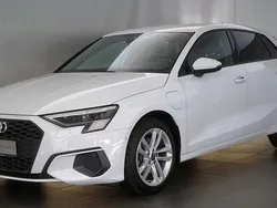 Weiß Gebraucht 2022 Audi A3 Sportback e-tron Ambiente Limousine | 24.990 € (Guter Preis)