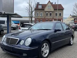 Blau Gebraucht 2001 Mercedes E240 Limousine | 8.950 €