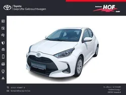 Weiß Gebraucht 2021 Toyota Yaris Comfort Limousine | 13.490 € (Fairer Preis)