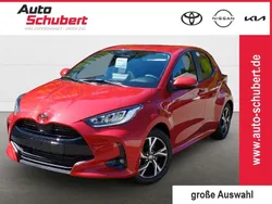 Karminarot metallic Neu 2025 Toyota Yaris Hybrid Kleinwagen | 26.480 € (Fairer Preis)