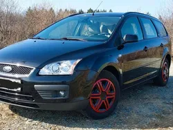 Schwarz Gebraucht 2005 Ford Focus Ghia Kombi | 890 € (Superpreis)