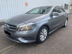 Grau Gebraucht 2015 Mercedes A180 Style Limousine | 13.990 € (Fairer Preis)
