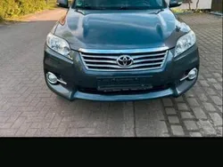 Grau Gebraucht 2010 Toyota RAV4 SUV | 7.299 € (Etwas zu teuer)
