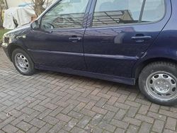 Blau Gebraucht 2000 VW Polo Kleinwagen | 1.700 € (Fairer Preis)