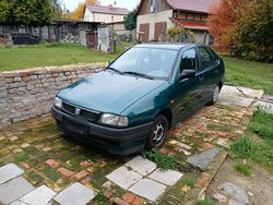 Grün Gebraucht 1996 Seat Cordoba Limousine | 500 €