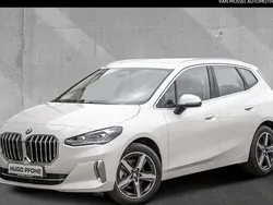 Weiß Gebraucht 2022 BMW 218 Luxury Line Kombi | 27.970 € (Fairer Preis)