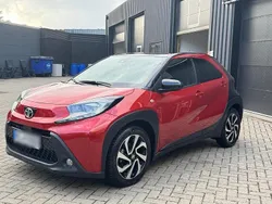Rot Gebraucht 2023 Toyota Aygo Pulse Kleinwagen | 13.495 € (Etwas zu teuer)