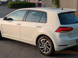 Weiß Gebraucht 2018 VW Golf VII Sound Limousine | 12.390 € (Guter Preis)