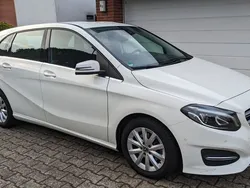 Weiß Gebraucht 2018 Mercedes B180 Van / Kleinbus | 16.499 € (Fairer Preis)