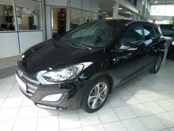 Schwarz metallic Gebraucht 2016 Hyundai i30 Passion Kombi | 14.750 €