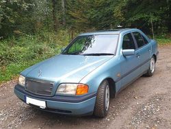 Blau Gebraucht 1995 Mercedes C200 Limousine | 2.750 €