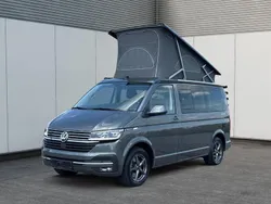 Indiumgrau metallic Gebraucht 2024 VW California California Van | 73.526 € (Etwas zu teuer)