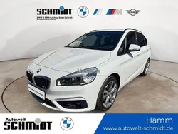 Weiß Gebraucht 2015 BMW 218 Active Tourer Sport Line Van / Kleinbus | 12.990 € (Etwas zu teuer)