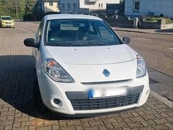 Weiß Gebraucht 2011 Renault Clio II Kleinwagen | 1.800 €