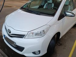 Weiß Gebraucht 2013 Toyota Yaris Trend Limousine | 6.500 € (Etwas zu teuer)