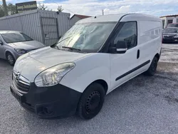 Weiß Gebraucht 2016 Opel Combo Edition Van / Kleinbus | 7.690 € (Fairer Preis)