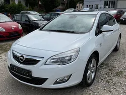 Weiß Gebraucht 2012 Opel Astra Limousine | 3.500 € (Superpreis)
