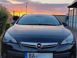 Schwarz Gebraucht 2011 Opel Astra GTC Edition Limousine | 5.450 € (Fairer Preis)