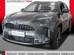 Grau Gebraucht 2023 Toyota Yaris Cross SUV | 26.989 € (Fairer Preis)