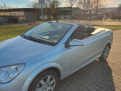 Silber Gebraucht 2007 Opel Astra Cabriolet Cosmo Cabrio | 3.399 € (Fairer Preis)
