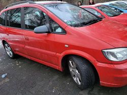 Rot Gebraucht 2004 Opel Zafira Executive Van / Kleinbus | 3.300 € (Etwas zu teuer)