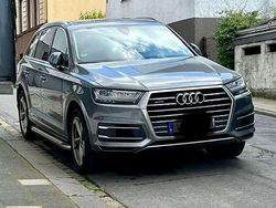 Grau Gebraucht 2016 Audi Q7 SUV | 30.500 € (Guter Preis)