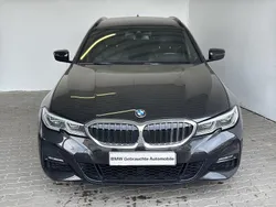 Black sapphire metallic Gebraucht 2020 BMW 320 M Sport Kombi | 23.840 € (Guter Preis)