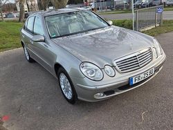 Silber Gebraucht 2004 Mercedes E200 Limousine | 9.500 € (Teuer)