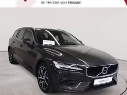 Pine grey metallic Gebraucht 2020 Volvo V60 Momentum Kombi | 23.490 € (Guter Preis)