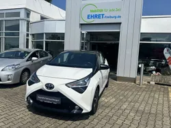Weiß Gebraucht 2022 Toyota Aygo Kleinwagen | 12.995 € (Guter Preis)