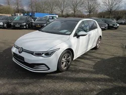 Pure white Gebraucht 2020 VW Golf VII Life Limousine | 20.988 € (Fairer Preis)