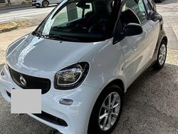 Weiß Gebraucht 2017 Smart ForTwo Coupé Coupé | 7.000 €