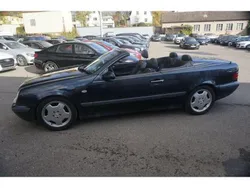 Smaragdschwarz metallic (metallic) Gebraucht 1999 Mercedes CLK320 Cabrio | 9.950 €