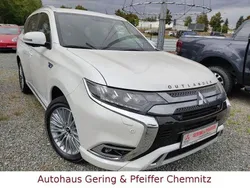 Weiß Gebraucht 2021 Mitsubishi Outlander P-HEV Plus SUV | 25.990 € (Etwas zu teuer)