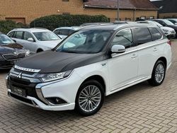 Weiß Gebraucht 2019 Mitsubishi Outlander P-HEV SUV | 18.899 € (Fairer Preis)