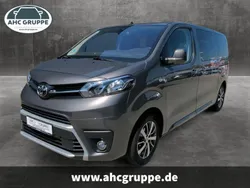 Grau Gebraucht 2023 Toyota Proace Verso Team Van / Kleinbus | 42.890 € (Fairer Preis)