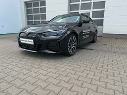 Black sapphire (metallic) Gebraucht 2023 BMW i4 Shadowline Limousine | 63.998 € (Teuer)