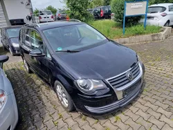 Deep black perleffekt Gebraucht 2010 VW Touran Freestyle Van / Kleinbus | 1.999 €