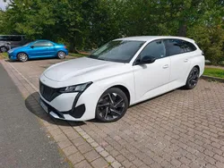 Weiß Gebraucht 2022 Peugeot 308 Allure Kombi | 21.400 € (Etwas zu teuer)